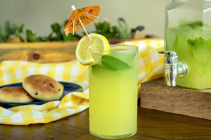 açıkta bekleyen limonata